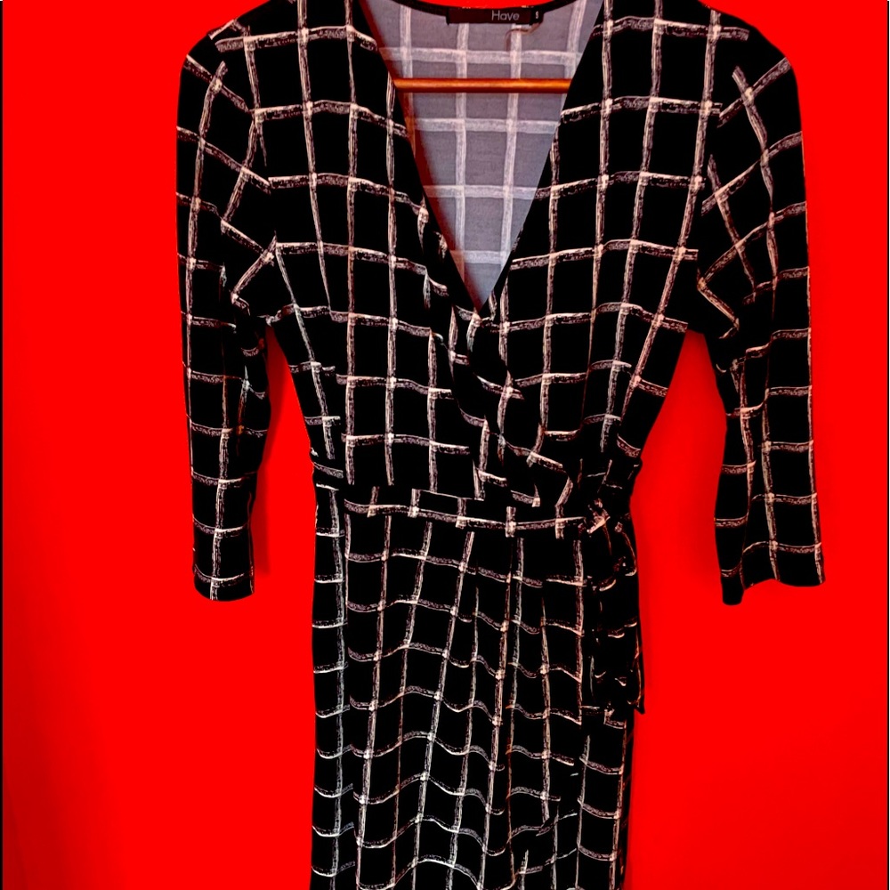 Wrap dress.. size small .. comfy!
